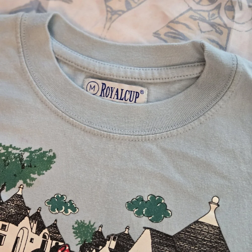 MICKEY & Minnie Alberobello Italy Red Convertible Travel Tee Royalcup Medium